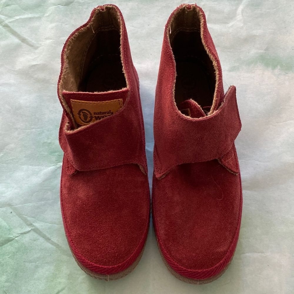 Natural World maroon leather kid’s boots. - Picture 2 of 6